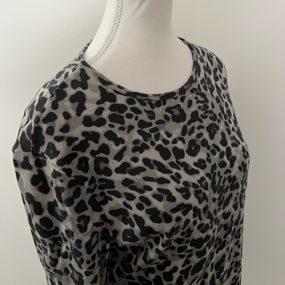 Jones New York Sport Animal Print Long Sleeve Pullover Shirt Size M - Picture 2 of 9